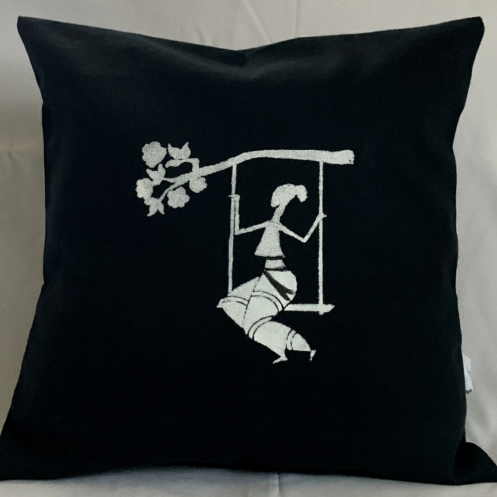 A pair of 14×14 envelop pillowcase.
